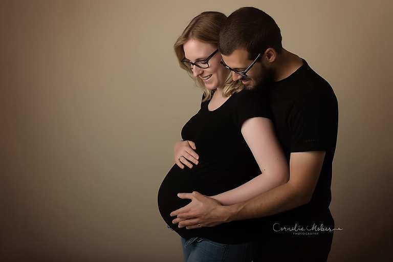 Schwangerschaftsfotografie Schwangerschaftsbilder maternity Babybauch Shooting Mom to be Mutterschaft Familienfotos Cornelia Moebes Photography Zug Zürich