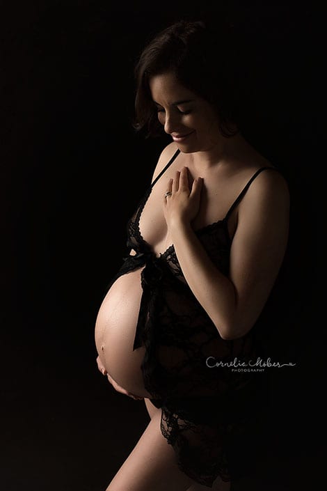 Schwangerschaftsfotografie Schwangerschaftsbilder maternity Babybauch Shooting Mom to be Mutterschaft Familienfotos Cornelia Moebes Photography Zug Zürich