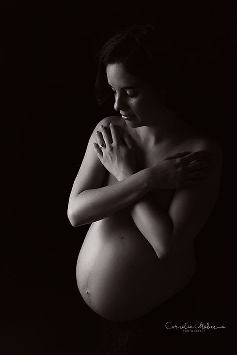 Schwangerschaftsfotografie Schwangerschaftsbilder maternity Babybauch Shooting Mom to be Mutterschaft Familienfotos Cornelia Moebes Photography Zug Zürich
