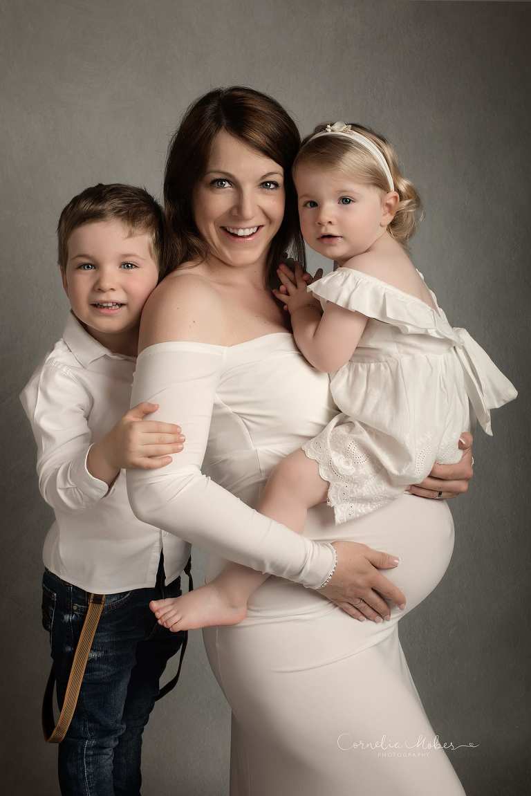 Schwangerschaftsfotografie Schwangerschaftsbilder maternity Babybauch Shooting Mom to be Mutterschaft Familienfotos Cornelia Moebes Photography Zug Zürich