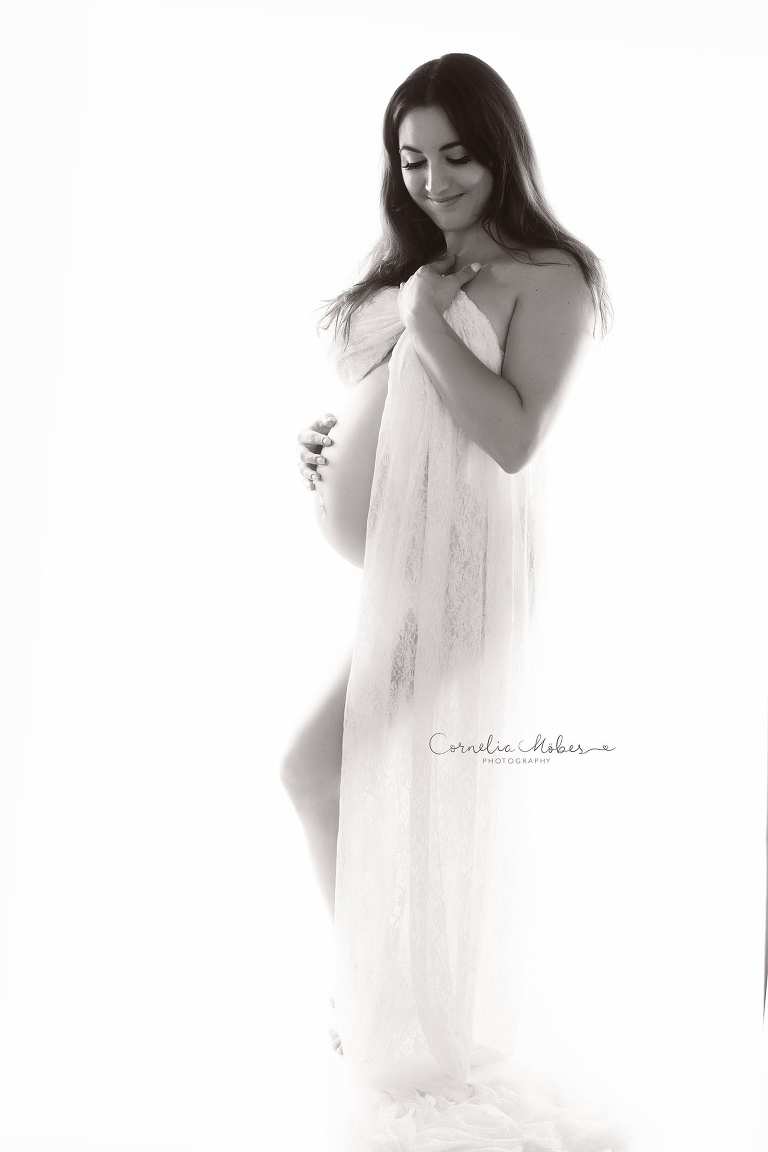 Schwangerschaftsfotografie Schwangerschaftsbilder maternity Babybauch Shooting Mom to be Mutterschaft Familienfotos Cornelia Moebes Photography Zug Zürich