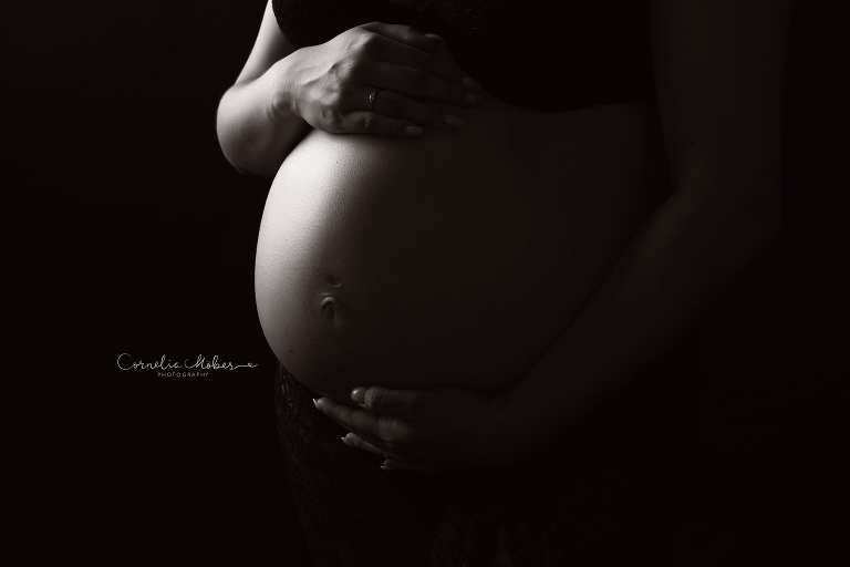 Schwangerschaftsfotografie Schwangerschaftsbilder maternity Babybauch Shooting Mom to be Mutterschaft Familienfotos Cornelia Moebes Photography Zug Zürich