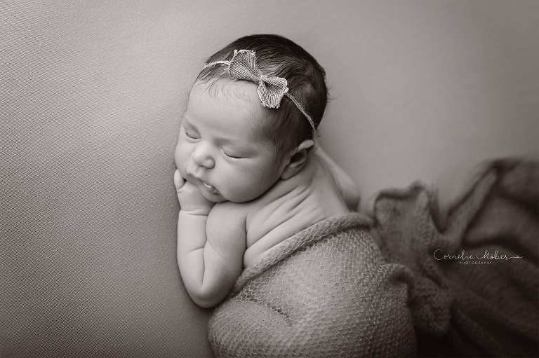 Neugeborenenfotografie Neugeborenenfotos Newbornportraits Newbornshoot Newborn Baby Photographer Babyshoot Babyfotografie Portrait Familie Cornelia Moebes Photography
