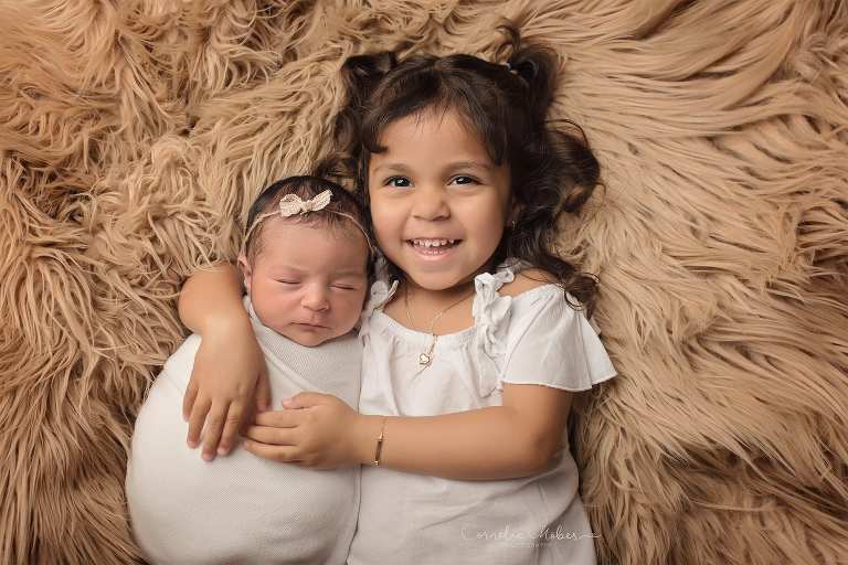 Neugeborenenfotografie Neugeborenenfotos Newbornportraits Newbornshoot Newborn Baby Photographer Babyshoot Babyfotografie Portrait Familie Cornelia Moebes Photography