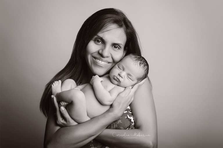 Neugeborenenfotografie Neugeborenenfotos Newbornportraits Newbornshoot Newborn Baby Photographer Babyshoot Babyfotografie Portrait Familie Cornelia Moebes Photography