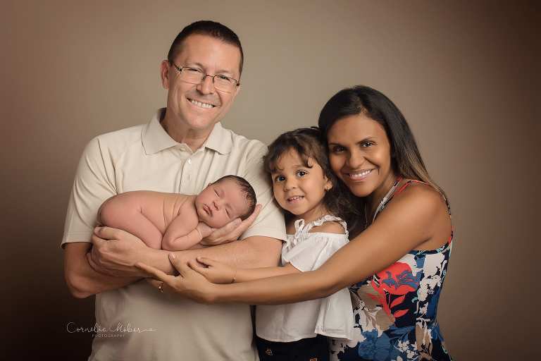 Neugeborenenfotografie Neugeborenenfotos Newbornportraits Newbornshoot Newborn Baby Photographer Babyshoot Babyfotografie Portrait Familie Cornelia Moebes Photography