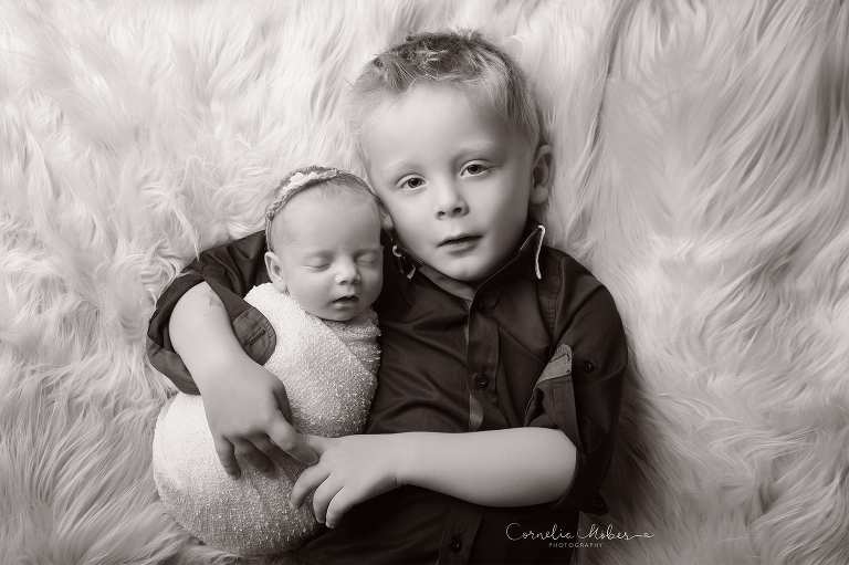 Neugeborenenfotografie Neugeborenenfotos Newbornportraits Newbornshoot Newborn Baby Photographer Babyshoot Babyfotografie Portrait Familie siblings Geschwisterfoto Cornelia Moebes Photography Zug Zürich Luzern