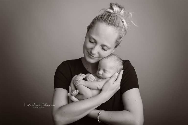Neugeborenenfotografie Neugeborenenfotos Newbornportraits Newbornshoot Newborn Baby Photographer Babyshoot Babyfotografie Portrait Familie siblings Geschwisterfoto Cornelia Moebes Photography Zug Zürich Luzern