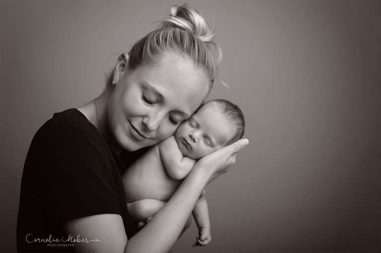 Neugeborenenfotografie Neugeborenenfotos Newbornportraits Newbornshoot Newborn Baby Photographer Babyshoot Babyfotografie Portrait Familie siblings Geschwisterfoto Cornelia Moebes Photography Zug Zürich Luzern