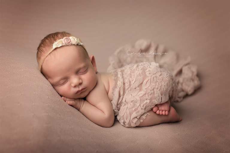 Neugeborenenfotografie Neugeborenenfotos Newbornportraits Newbornshoot Newborn Baby Photographer Babyshoot Babyfotografie Portrait Familie siblings Geschwisterfoto Cornelia Moebes Photography Zug Zürich Luzern
