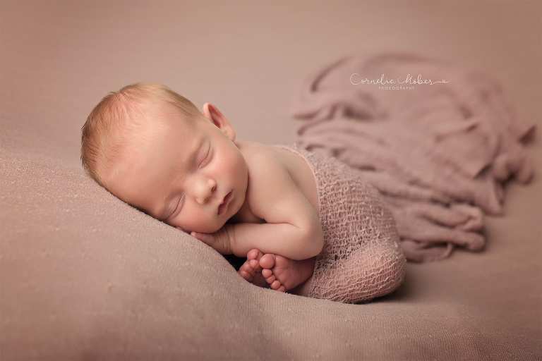 Neugeborenenfotografie Neugeborenenfotos Newbornportraits Newbornshoot Newborn Baby Photographer Babyshoot Babyfotografie Portrait Familie siblings Geschwisterfoto Cornelia Moebes Photography Zug Zürich Luzern