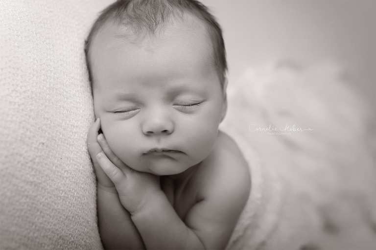 Neugeborenenfotografie Neugeborenenfotos Newbornportraits Newbornshoot Newborn Baby Photographer Babyshoot Babyfotografie Portrait Familie Cornelia Moebes Photography