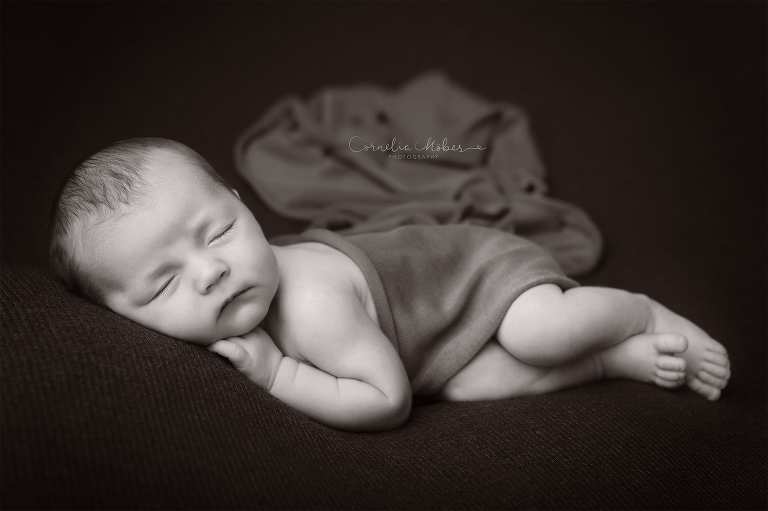 Neugeborenenfotografie Neugeborenenfotos Newbornportraits Newbornshoot Newborn Baby Photographer Babyshoot Babyfotografie Portrait Familie Cornelia Moebes Photography