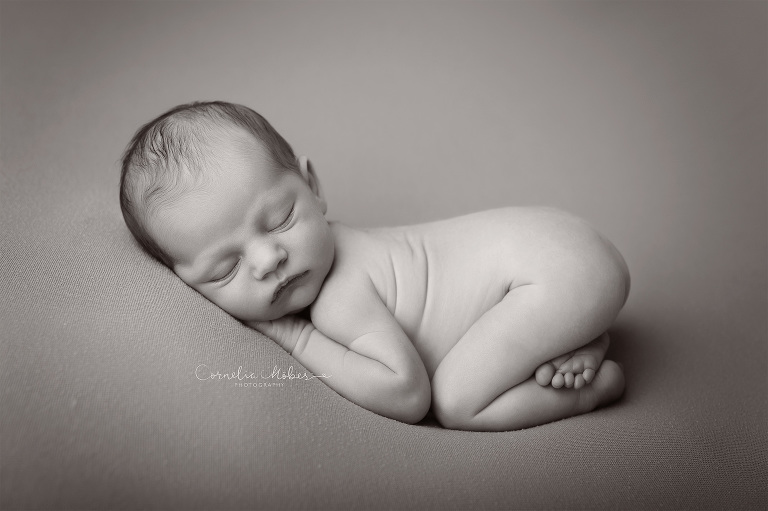 Neugeborenenfotografie Neugeborenenfotos Newbornportraits Newbornshoot Newborn Baby Photographer Babyshoot Babyfotografie Portrait Familie Cornelia Moebes Photography