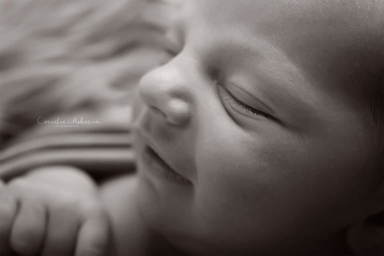 Neugeborenenfotografie Neugeborenenfotos Newbornportraits Newbornshoot Newborn Baby Photographer Babyshoot Babyfotografie Portrait Familie Cornelia Moebes Photography