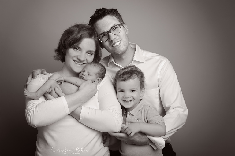 Neugeborenenfotografie Neugeborenenfotos Newbornportraits Newbornshoot Newborn Baby Photographer Babyshoot Babyfotografie Portrait Familie Cornelia Moebes Photography