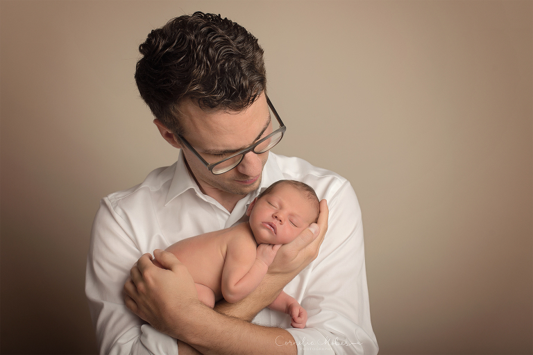 Neugeborenenfotografie Neugeborenenfotos Newbornportraits Newbornshoot Newborn Baby Photographer Babyshoot Babyfotografie Portrait Familie Cornelia Moebes Photography