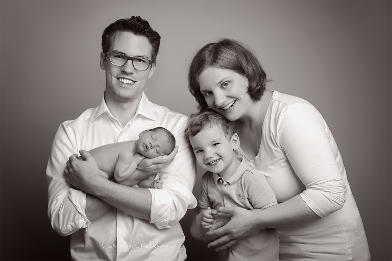 Neugeborenenfotografie Neugeborenenfotos Newbornportraits Newbornshoot Newborn Baby Photographer Babyshoot Babyfotografie Portrait Familie Cornelia Moebes Photography