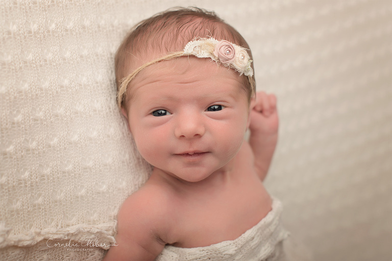 Babygirl Neugeborenenfotografie Neugeborenenfotos Newbornportraits Newbornshoot Newborn Baby Photographer Babyshoot Babyfotografie Portrait Familie Cornelia Moebes Photography