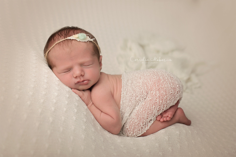 Babygirl Neugeborenenfotografie Neugeborenenfotos Newbornportraits Newbornshoot Newborn Baby Photographer Babyshoot Babyfotografie Portrait Familie Cornelia Moebes Photography