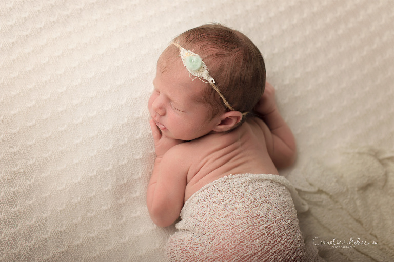 Babygirl Neugeborenenfotografie Neugeborenenfotos Newbornportraits Newbornshoot Newborn Baby Photographer Babyshoot Babyfotografie Portrait Familie Cornelia Moebes Photography