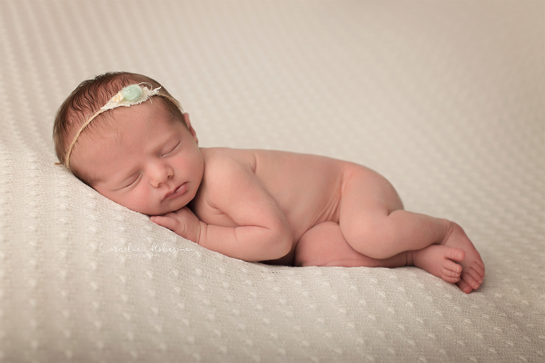 Babygirl Neugeborenenfotografie Neugeborenenfotos Newbornportraits Newbornshoot Newborn Baby Photographer Babyshoot Babyfotografie Portrait Familie Cornelia Moebes Photography