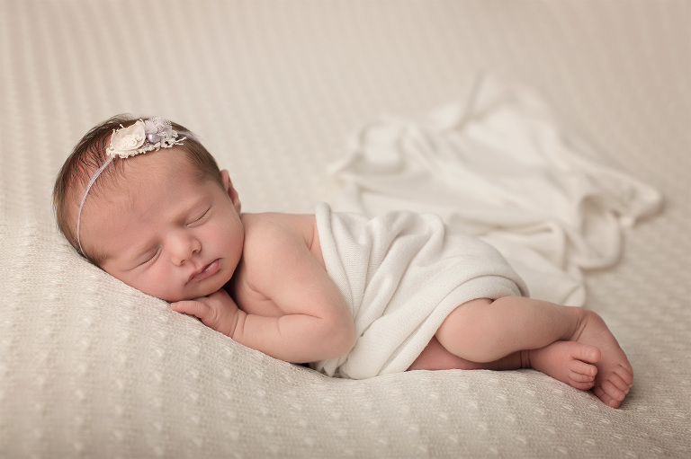Babygirl Neugeborenenfotografie Neugeborenenfotos Newbornportraits Newbornshoot Newborn Baby Photographer Babyshoot Babyfotografie Portrait Familie Cornelia Moebes Photography