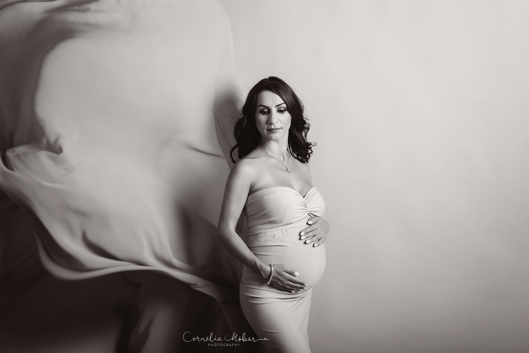 Schwangerschaftsfotografie Schwangerschaftsbilder maternity Babybauch Shooting Mom to be Mutterschaft Familienfotos Cornelia Moebes Photography Zug Zürich