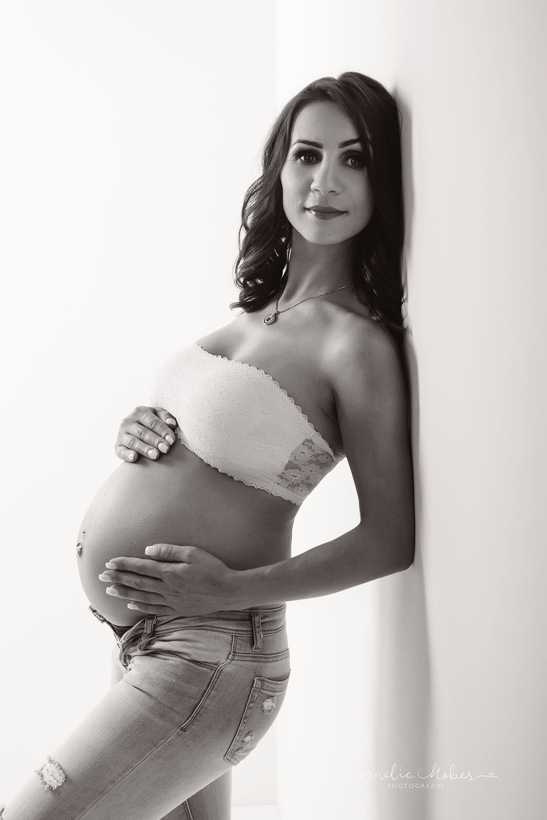 Schwangerschaftsfotografie Schwangerschaftsbilder maternity Babybauch Shooting Mom to be Mutterschaft Familienfotos Cornelia Moebes Photography Zug Zürich