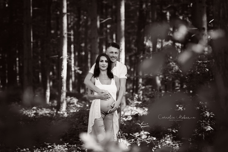 Schwangerschaftsfotografie Schwangerschaftsbilder maternity Babybauch Shooting Mom to be Mutterschaft Familienfotos Cornelia Moebes Photography Zug Zürich