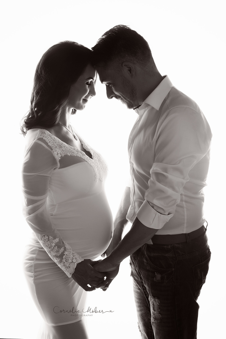 Schwangerschaftsfotografie Schwangerschaftsbilder maternity Babybauch Shooting Mom to be Mutterschaft Familienfotos Cornelia Moebes Photography Zug Zürich