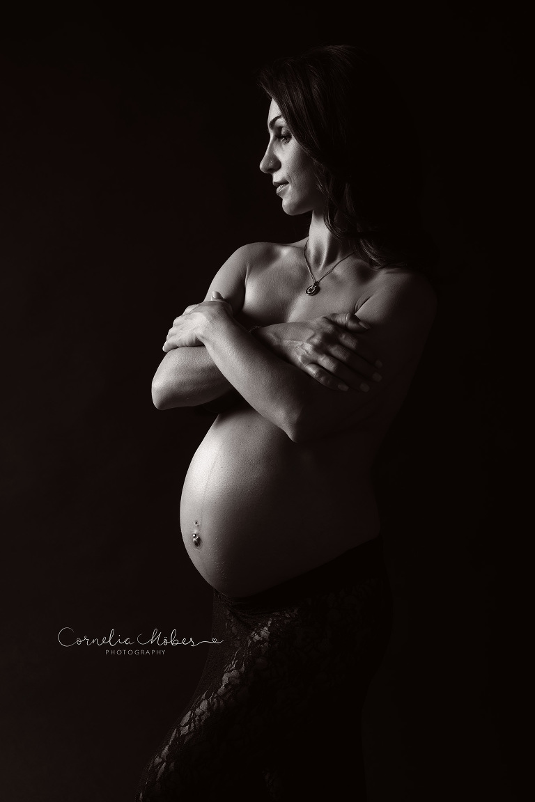 Schwangerschaftsfotografie Schwangerschaftsbilder maternity Babybauch Shooting Mom to be Mutterschaft Familienfotos Cornelia Moebes Photography Zug Zürich