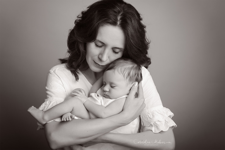 Babygirl Neugeborenenfotografie Neugeborenenfotos Newbornportraits Newbornshoot Newborn Baby Photographer Babyshoot Babyfotografie Portrait Familie Cornelia Moebes Photography