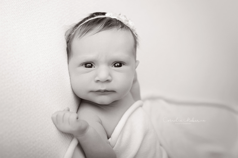 Babygirl Neugeborenenfotografie Neugeborenenfotos Newbornportraits Newbornshoot Newborn Baby Photographer Babyshoot Babyfotografie Portrait Familie Cornelia Moebes Photography