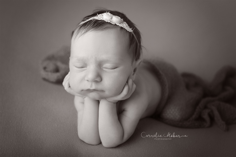 Babygirl Neugeborenenfotografie Neugeborenenfotos Newbornportraits Newbornshoot Newborn Baby Photographer Babyshoot Babyfotografie Portrait Familie Cornelia Moebes Photography