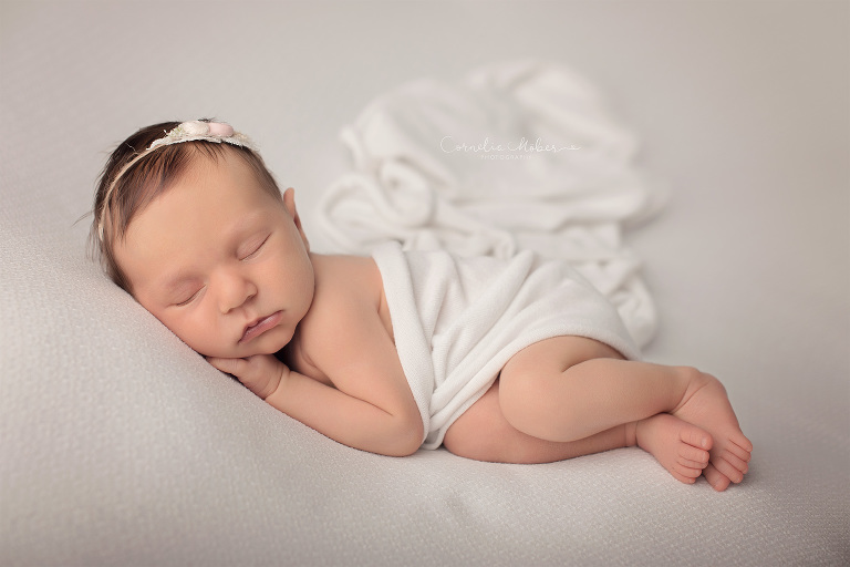 Babygirl Neugeborenenfotografie Neugeborenenfotos Newbornportraits Newbornshoot Newborn Baby Photographer Babyshoot Babyfotografie Portrait Familie Cornelia Moebes Photography
