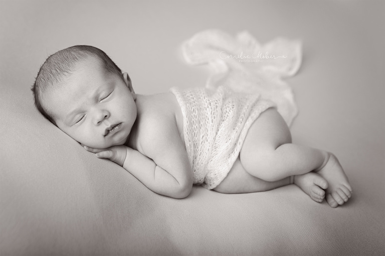 Neugeborenenfotografie Neugeborenenfotos Newbornportraits Newbornshoot Newborn Baby Photographer Babyshoot Babyfotografie Portrait Familie Cornelia Moebes Photography