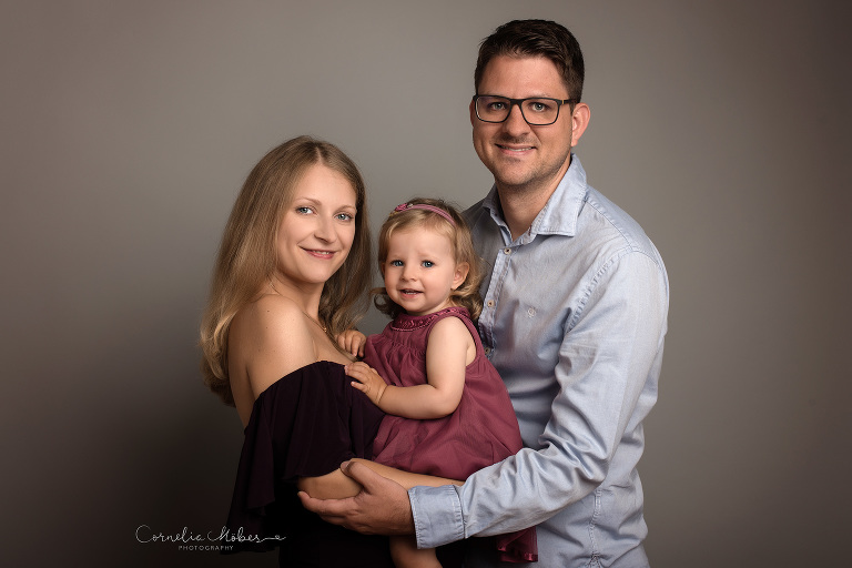FineArt Portrait Kids Portraiture Fine Art Photography Kinderfotografie Porträt Familie Schwangerschaftsfotografie Schwangerschaftsbilder maternity Babybauch Shooting Mom to be Mutterschaft Familienfotos Cornelia Moebes Photography