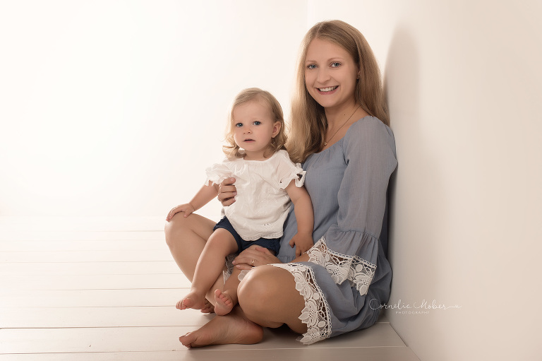 FineArt Portrait Kids Portraiture Fine Art Photography Kinderfotografie Porträt Familie Schwangerschaftsfotografie Schwangerschaftsbilder maternity Babybauch Shooting Mom to be Mutterschaft Familienfotos Cornelia Moebes Photography