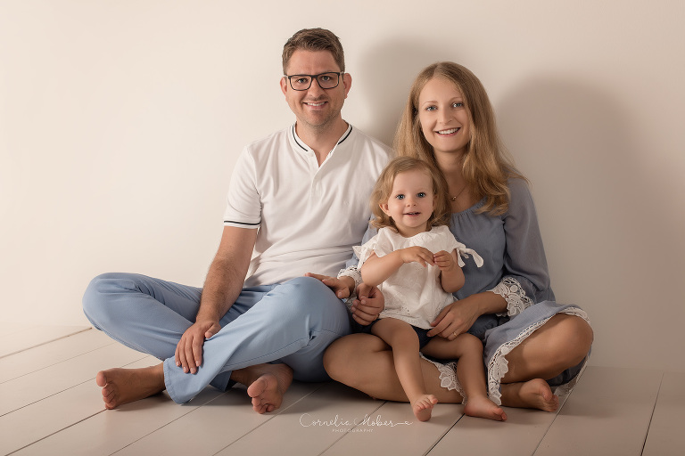 FineArt Portrait Kids Portraiture Fine Art Photography Kinderfotografie Porträt Familie Schwangerschaftsfotografie Schwangerschaftsbilder maternity Babybauch Shooting Mom to be Mutterschaft Familienfotos Cornelia Moebes Photography