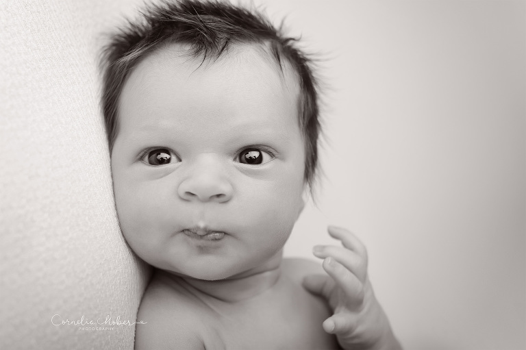 Neugeborenenfotografie Neugeborenenfotos Newbornportraits Newbornshoot Newborn Baby Photographer Babyshoot Babyfotografie Portrait Familie Cornelia Moebes Photography