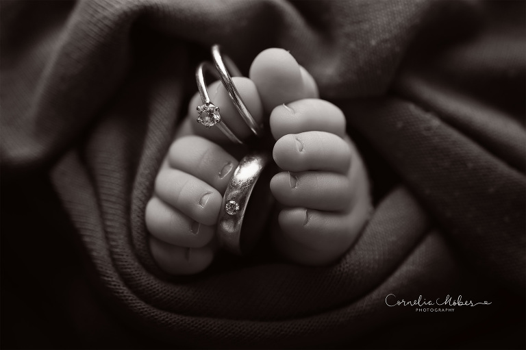 Neugeborenenfotografie Neugeborenenfotos Newbornportraits Newbornshoot Newborn Baby Photographer Babyshoot Babyfotografie Portrait Familie Cornelia Moebes Photography