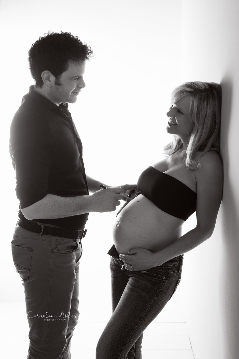 Schwangerschaftsfotografie Schwangerschaftsbilder maternity Babybauch Shooting Mom to be Mutterschaft Familienfotos Cornelia Moebes Photography Zug Zürich