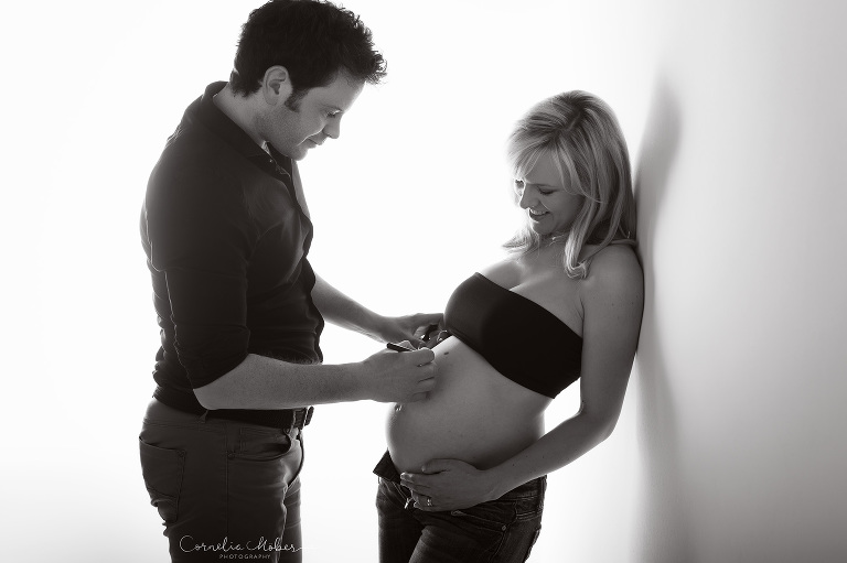 Schwangerschaftsfotografie Schwangerschaftsbilder maternity Babybauch Shooting Mom to be Mutterschaft Familienfotos Cornelia Moebes Photography Zug Zürich