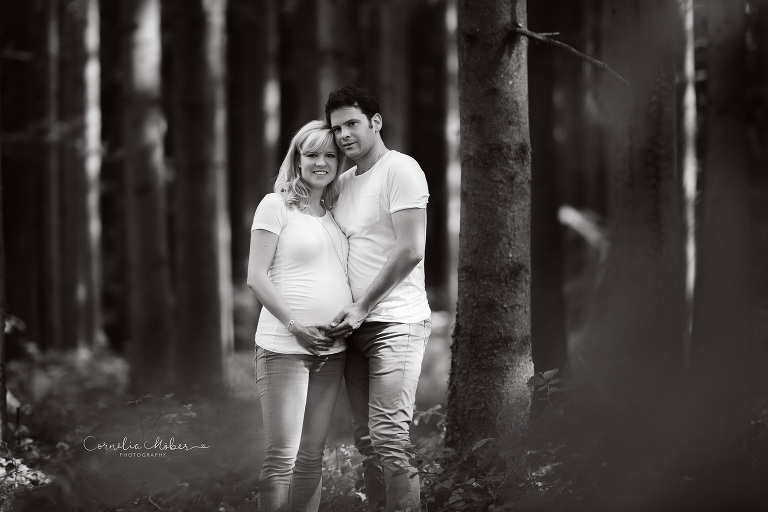 Schwangerschaftsfotografie Schwangerschaftsbilder maternity Babybauch Shooting Mom to be Mutterschaft Familienfotos Cornelia Moebes Photography Zug Zürich