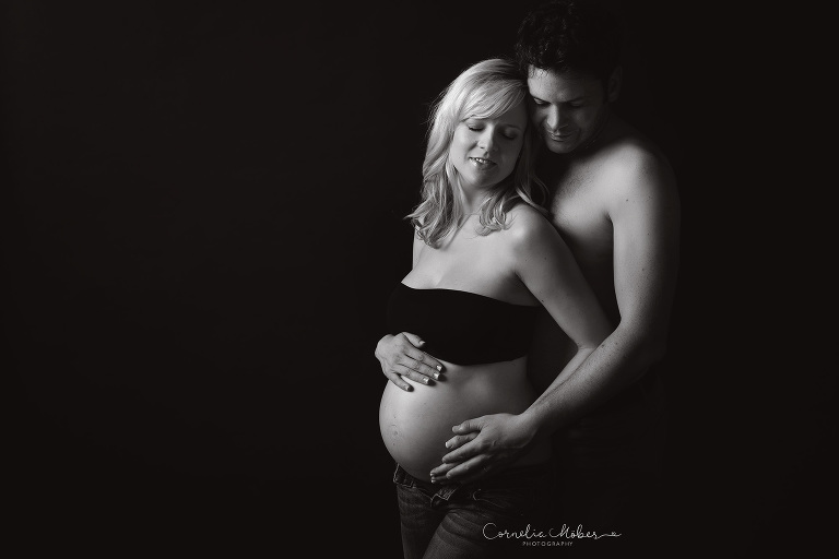 Schwangerschaftsfotografie Schwangerschaftsbilder maternity Babybauch Shooting Mom to be Mutterschaft Familienfotos Cornelia Moebes Photography Zug Zürich