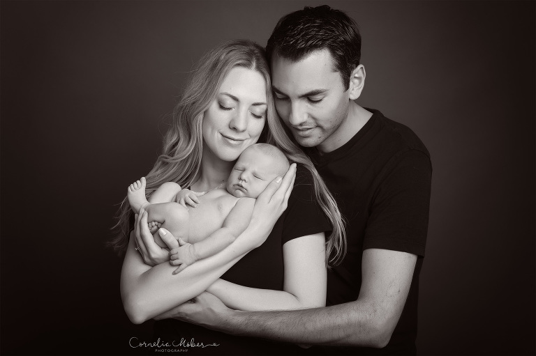 Neugeborenenfotografie Neugeborenenfotos Newbornportraits Newbornshoot Newborn Baby Photographer Babyshoot Babyfotografie Portrait Familie Cornelia Moebes Photography