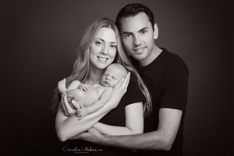Neugeborenenfotografie Neugeborenenfotos Newbornportraits Newbornshoot Newborn Baby Photographer Babyshoot Babyfotografie Portrait Familie Cornelia Moebes Photography