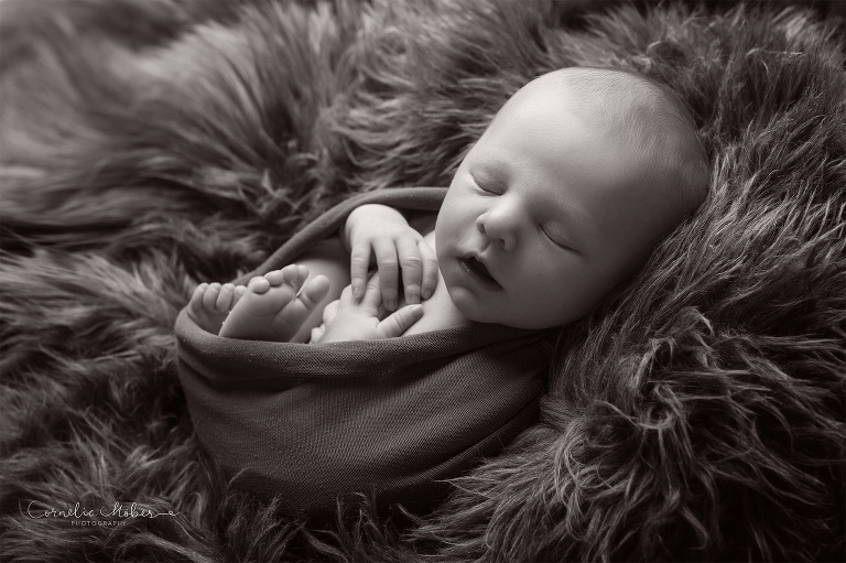 Neugeborenenfotografie Neugeborenenfotos Newbornportraits Newbornshoot Newborn Baby Photographer Babyshoot Babyfotografie Portrait Familie Cornelia Moebes Photography