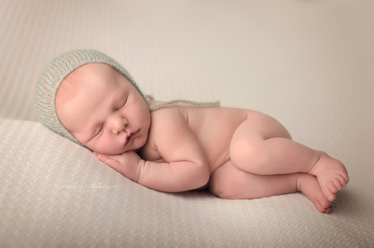 Neugeborenenfotografie Neugeborenenfotos Newbornportraits Newbornshoot Newborn Baby Photographer Babyshoot Babyfotografie Portrait Familie Cornelia Moebes Photography